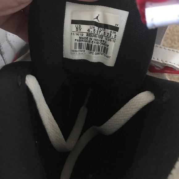 Jordan Bugs Bunny 8s - Picture 4 of 5